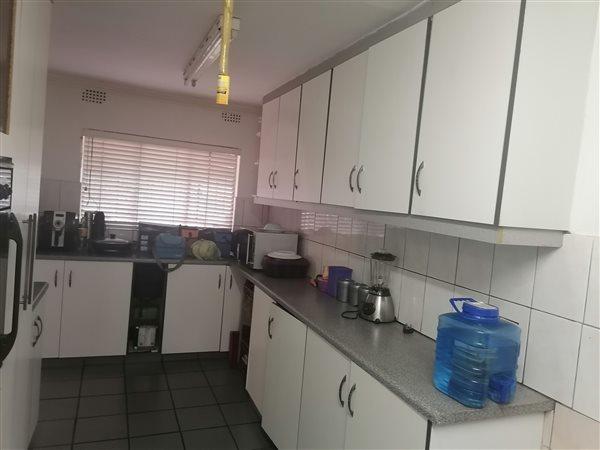 4 Bedroom Property for Sale in Zakariyya Park Gauteng