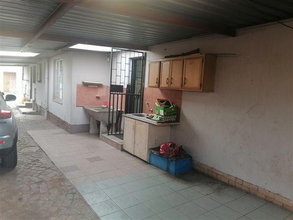 4 Bedroom Property for Sale in Zakariyya Park Gauteng