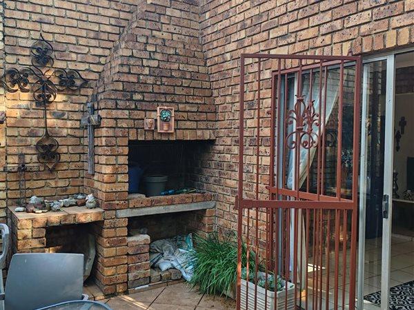 3 Bedroom Property for Sale in Clubview Gauteng