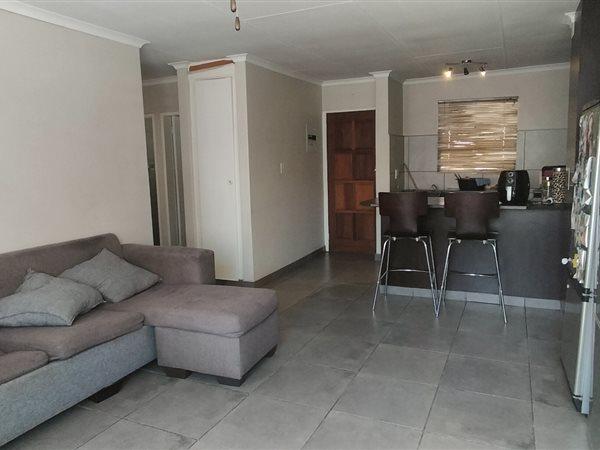 3 Bedroom Property for Sale in Die Hoewes Gauteng