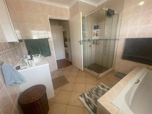 3 Bedroom Property for Sale in Eldoraigne Gauteng