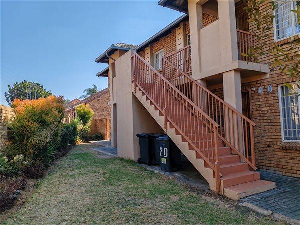 2 Bedroom Property for Sale in Rooihuiskraal North Gauteng