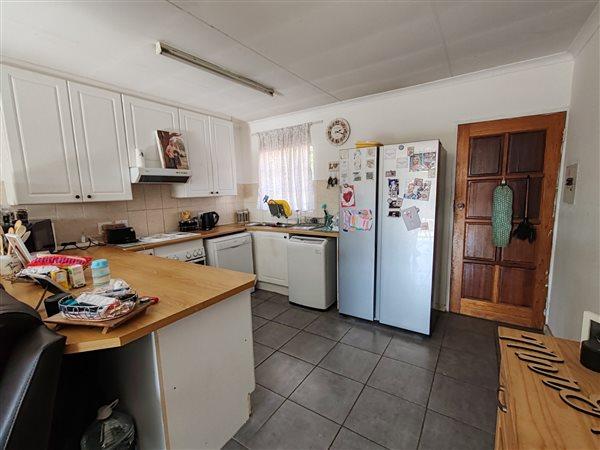 2 Bedroom Property for Sale in Rooihuiskraal North Gauteng