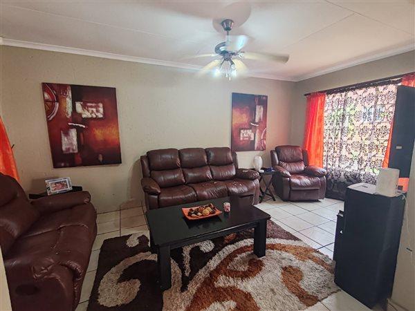 2 Bedroom Property for Sale in Rooihuiskraal North Gauteng