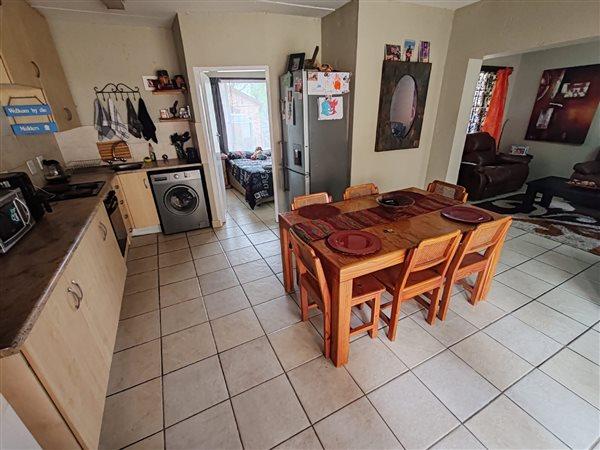 2 Bedroom Property for Sale in Rooihuiskraal North Gauteng