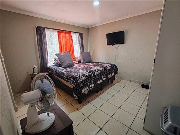 2 Bedroom Property for Sale in Rooihuiskraal North Gauteng