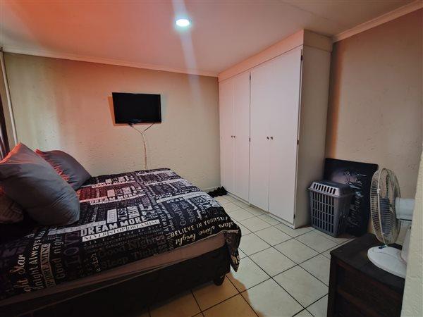 2 Bedroom Property for Sale in Rooihuiskraal North Gauteng