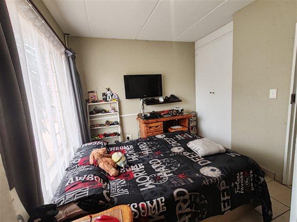 2 Bedroom Property for Sale in Rooihuiskraal North Gauteng