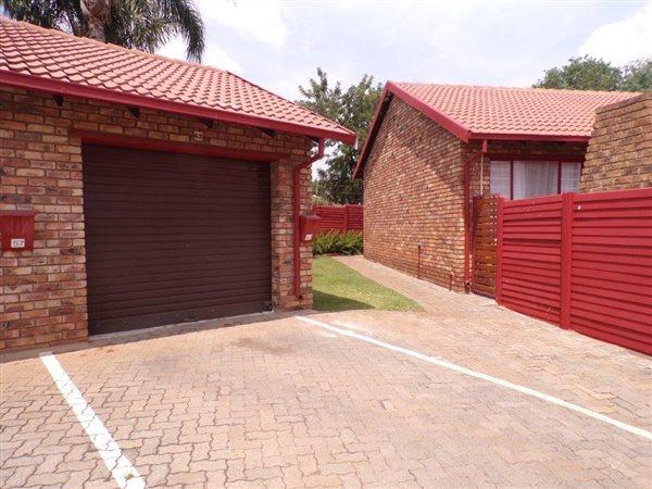 3 Bedroom Property for Sale in Rooihuiskraal North Gauteng