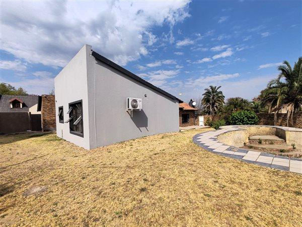 5 Bedroom Property for Sale in The Reeds Gauteng