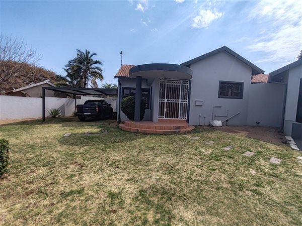 5 Bedroom Property for Sale in The Reeds Gauteng