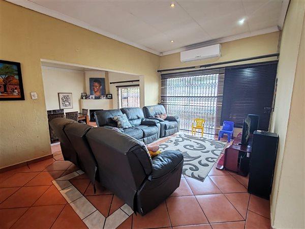 5 Bedroom Property for Sale in The Reeds Gauteng