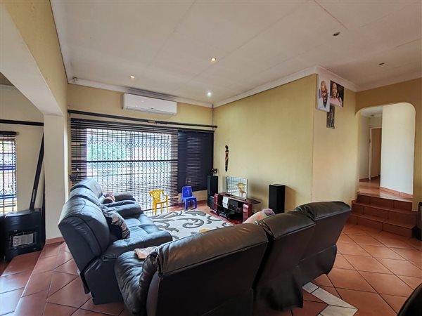 5 Bedroom Property for Sale in The Reeds Gauteng