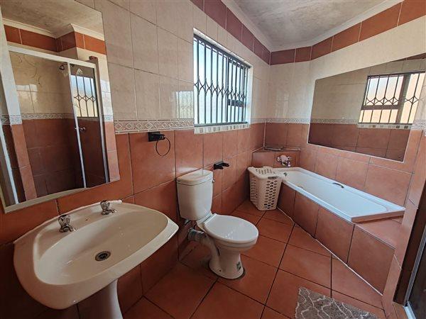 5 Bedroom Property for Sale in The Reeds Gauteng