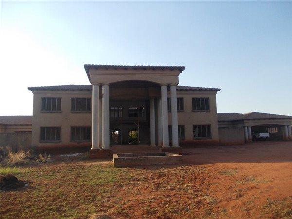 7 Bedroom Property for Sale in Kameeldrift East Gauteng