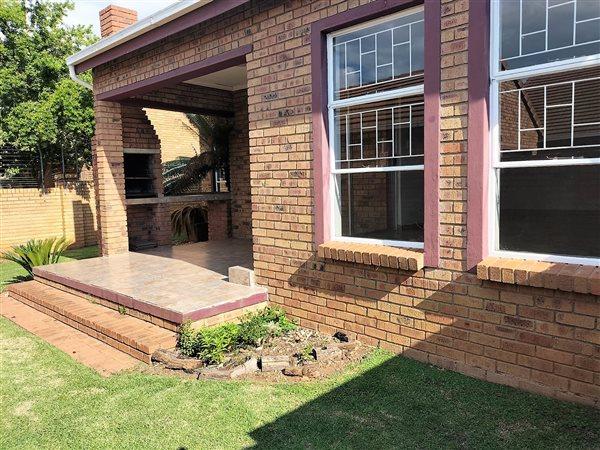 3 Bedroom Property for Sale in Amberfield Crest Estate Gauteng