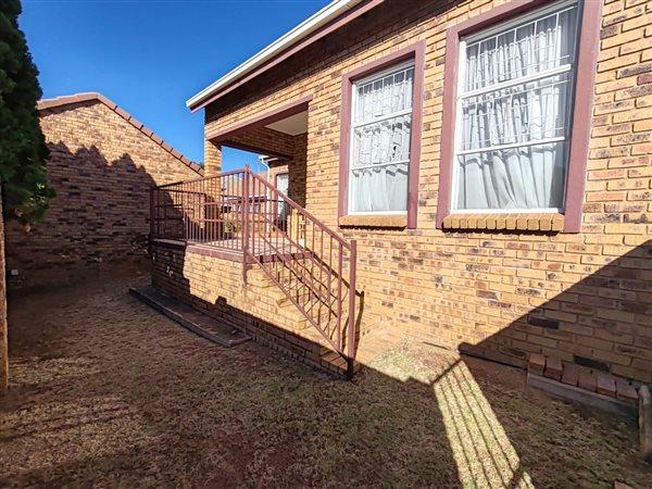 3 Bedroom Property for Sale in Amberfield Crest Estate Gauteng