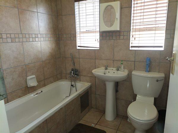 3 Bedroom Property for Sale in Amberfield Crest Estate Gauteng