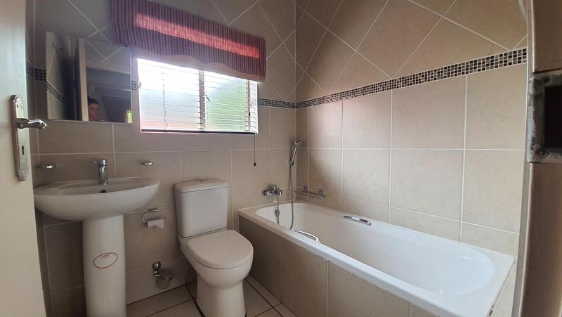 To Let 3 Bedroom Property for Rent in Waterkloof Park Gauteng