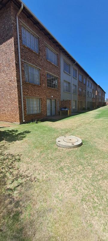 2 Bedroom Property for Sale in Hughes Gauteng