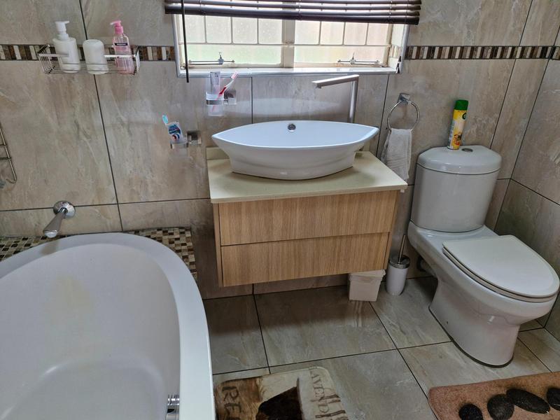 3 Bedroom Property for Sale in Birchleigh North Gauteng