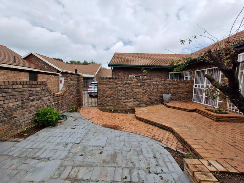 3 Bedroom Property for Sale in Birchleigh North Gauteng