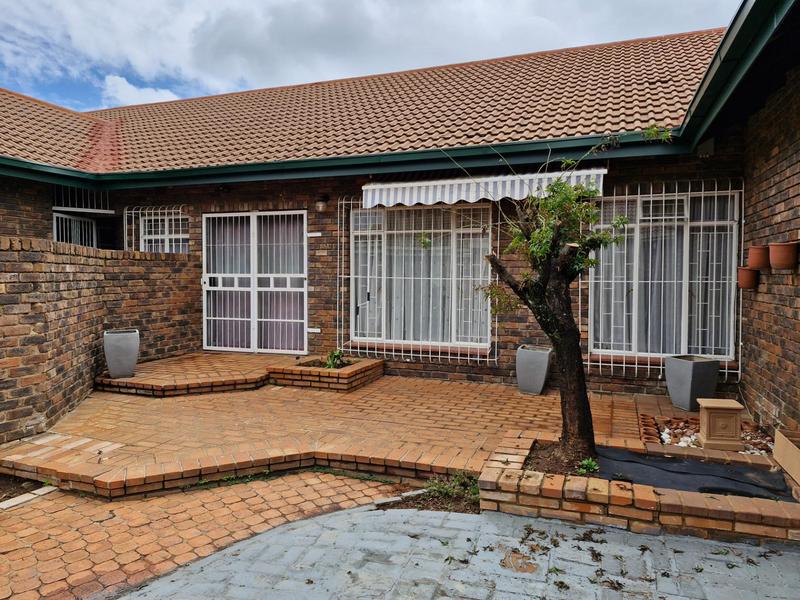 3 Bedroom Property for Sale in Birchleigh North Gauteng