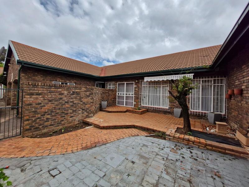 3 Bedroom Property for Sale in Birchleigh North Gauteng