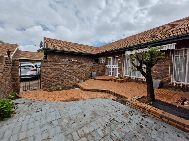 3 Bedroom Property for Sale in Birchleigh North Gauteng