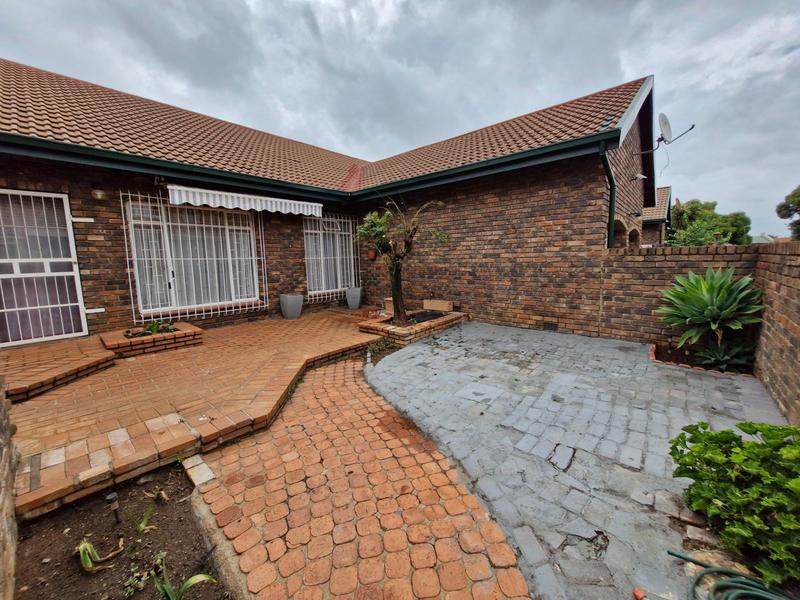 3 Bedroom Property for Sale in Birchleigh North Gauteng