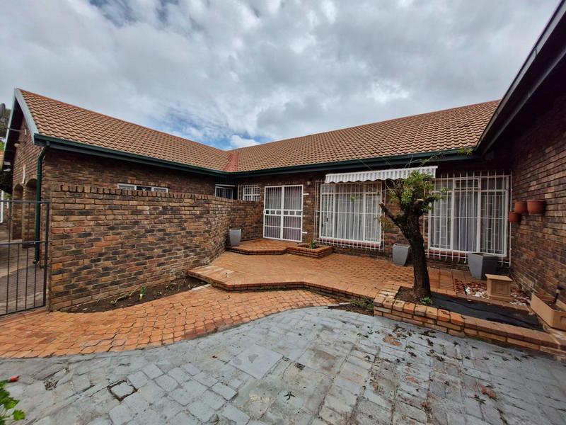 3 Bedroom Property for Sale in Birchleigh North Gauteng