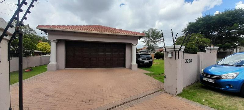 To Let 3 Bedroom Property for Rent in Amberfield Gauteng