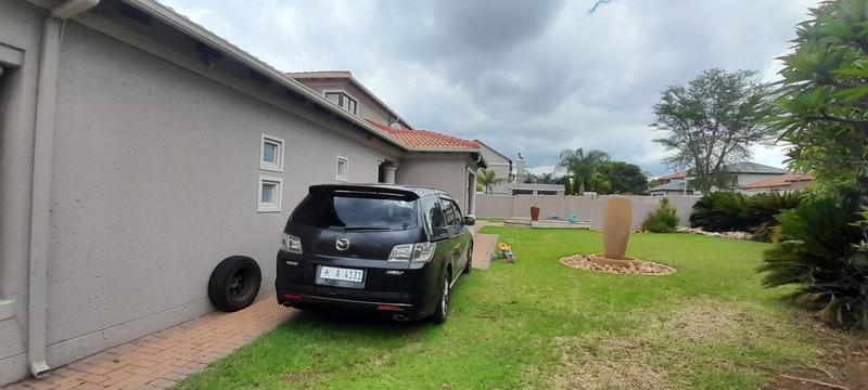 To Let 3 Bedroom Property for Rent in Amberfield Gauteng