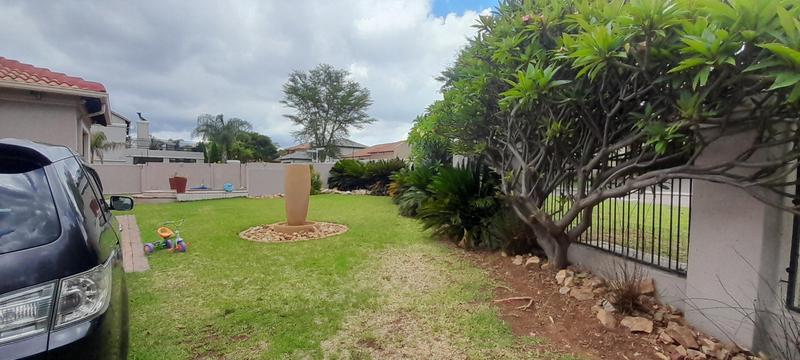 To Let 3 Bedroom Property for Rent in Amberfield Gauteng