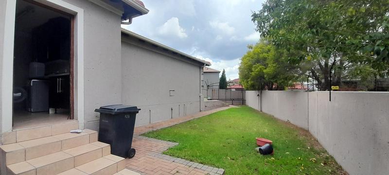 To Let 3 Bedroom Property for Rent in Amberfield Gauteng