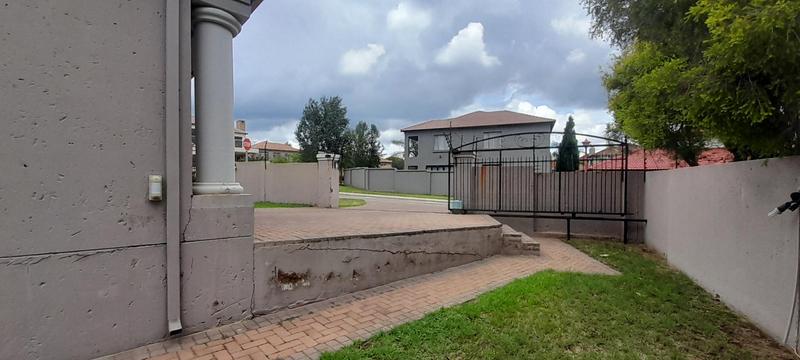 To Let 3 Bedroom Property for Rent in Amberfield Gauteng