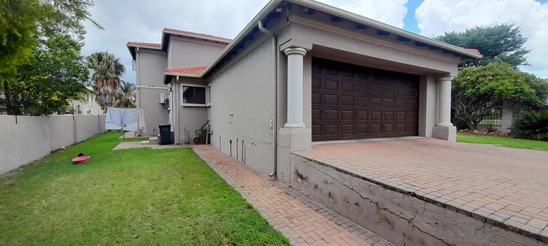 To Let 3 Bedroom Property for Rent in Amberfield Gauteng