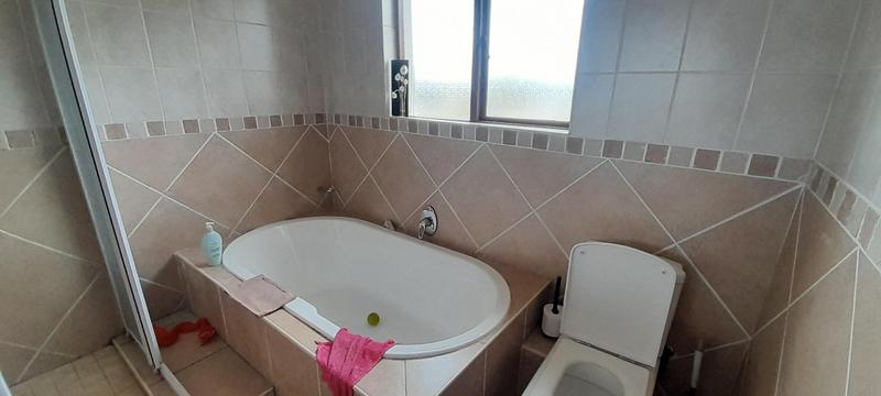 To Let 3 Bedroom Property for Rent in Amberfield Gauteng