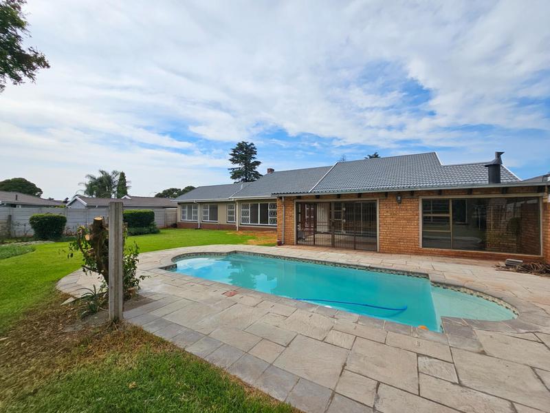 To Let 5 Bedroom Property for Rent in Constantia Kloof Gauteng