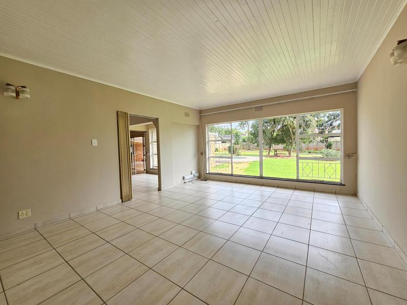 To Let 5 Bedroom Property for Rent in Constantia Kloof Gauteng