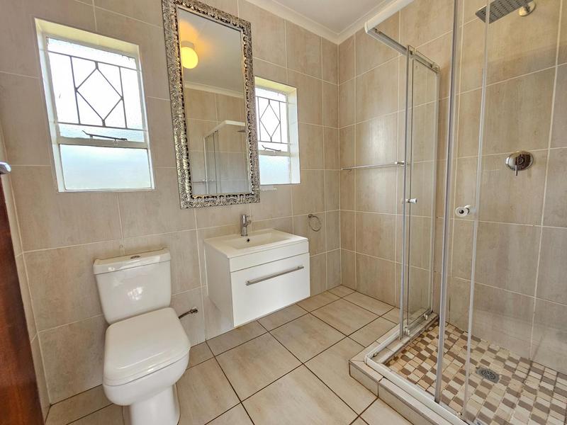 To Let 5 Bedroom Property for Rent in Constantia Kloof Gauteng