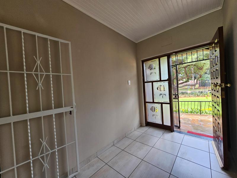 To Let 5 Bedroom Property for Rent in Constantia Kloof Gauteng