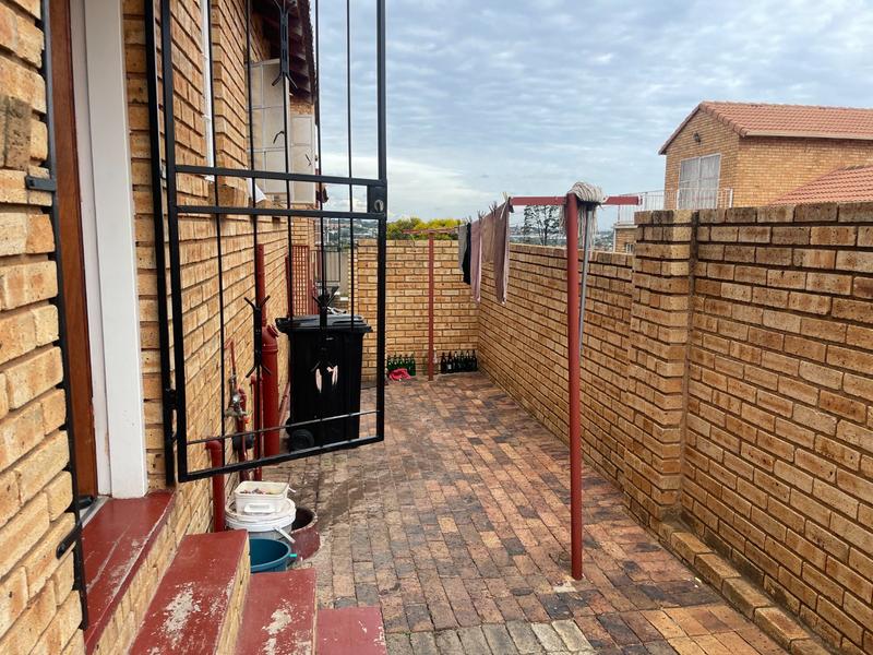 To Let 3 Bedroom Property for Rent in Groblerpark Gauteng