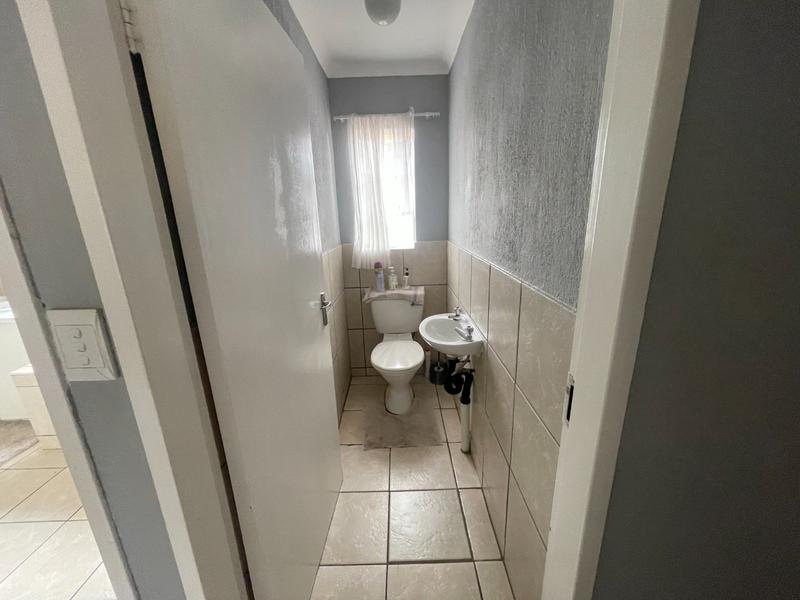 To Let 3 Bedroom Property for Rent in Groblerpark Gauteng