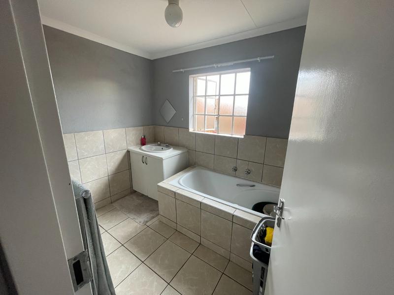 To Let 3 Bedroom Property for Rent in Groblerpark Gauteng