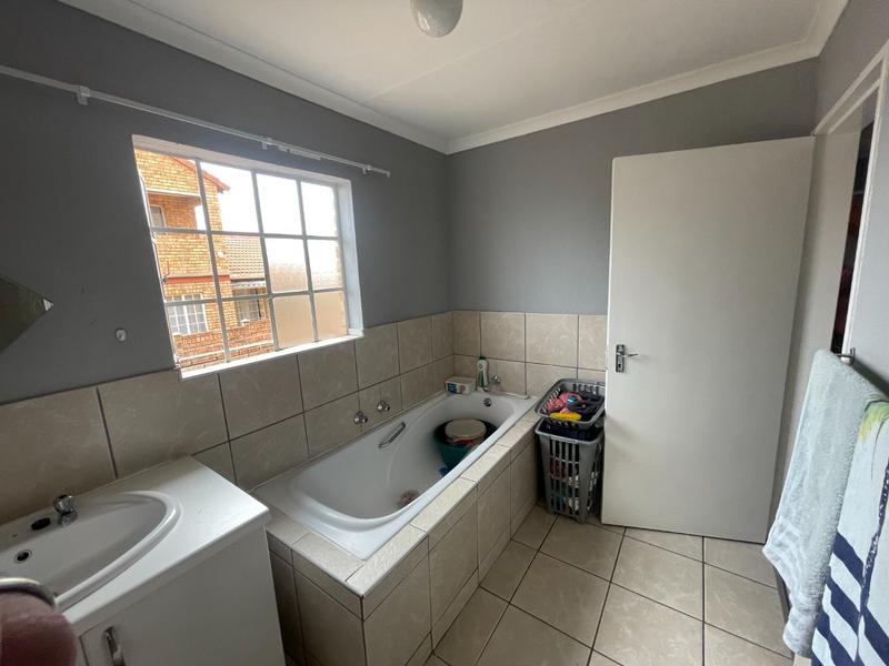 To Let 3 Bedroom Property for Rent in Groblerpark Gauteng