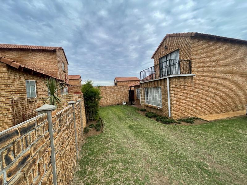 To Let 3 Bedroom Property for Rent in Groblerpark Gauteng