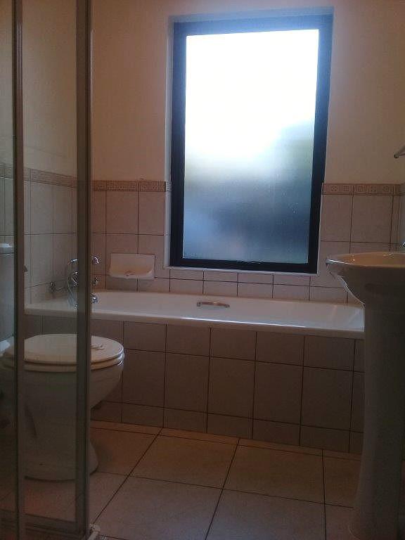 To Let 2 Bedroom Property for Rent in Fourways Gauteng