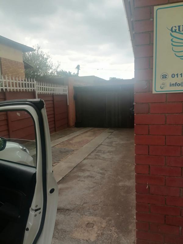 To Let 4 Bedroom Property for Rent in Rosettenville Gauteng