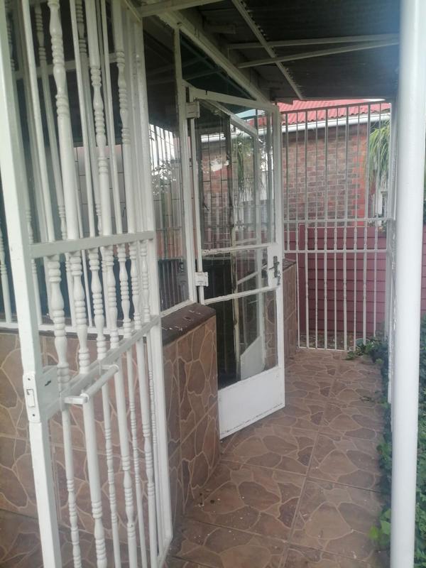 To Let 4 Bedroom Property for Rent in Rosettenville Gauteng